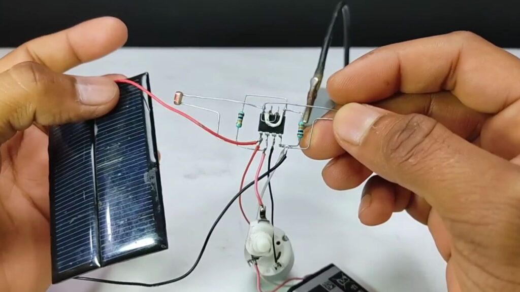 Solar Tracker Without Arduino